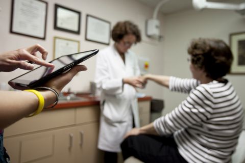 Apple Aims to Get an iPad in the Hands of Every Hospital Patient