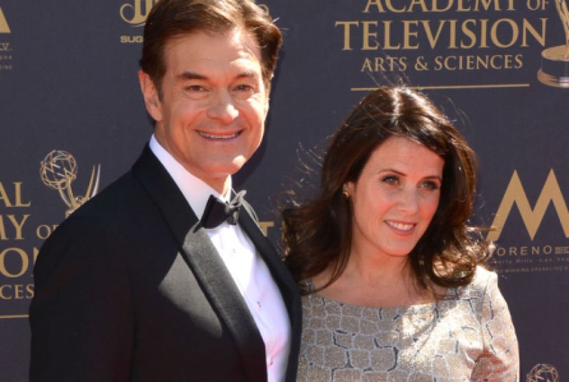 Dr Oz with his wife Lisa. 