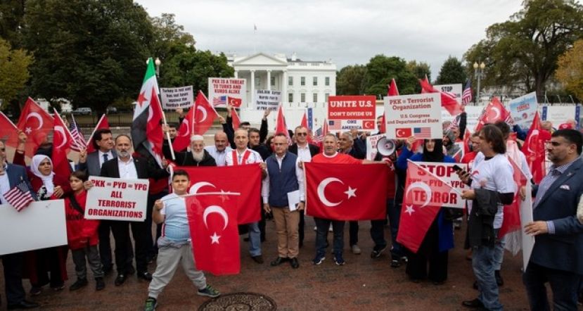 Supporters of Turkey&#039;s Syria op Rally Outside White House