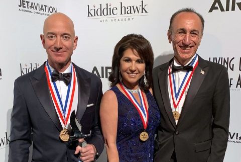 The Living Legends of Aviation hosted another inspirational tribute last weekend to aerospace innovators, including SNC’s CEO and President Fatih and Eren Ozmen, and Blue Origin founder Jeff Bezos. (January 2019)