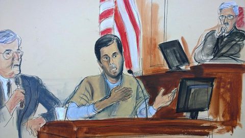  In a courtroom sketch, Turkish-Iranian gold trader Reza Zarrab (center) testifies before Judge Richard Berman (right) that he helped Iran to evade US economic sanctions with help from banker Mehmet Hakan Atilla, Wednesday, November 29, 2017. ( AP ) 