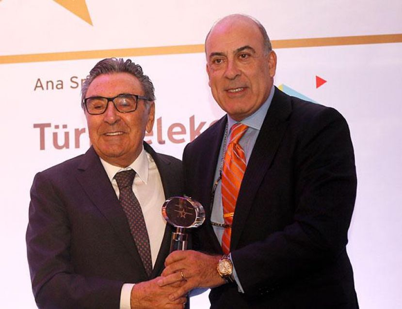 Muhtar Kent Named ‘Global Turkish Professional  of Year’