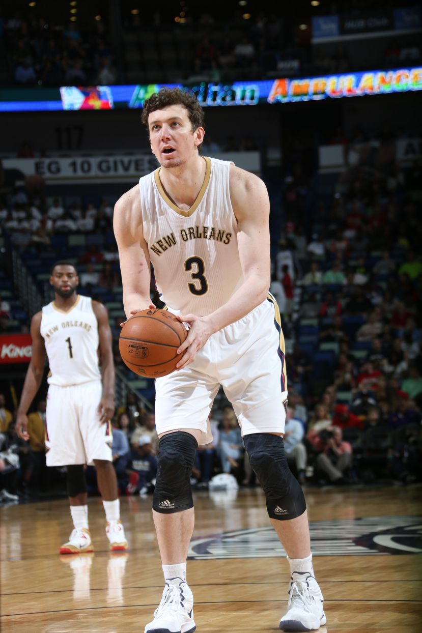 New Orleans Pelicans Looking To Unload Omer Asik&#039;s Contract